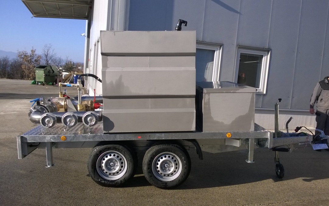 Trailer with foam mixing unit